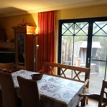 Vakantiehuis Dornroschen - #95070 Zingst